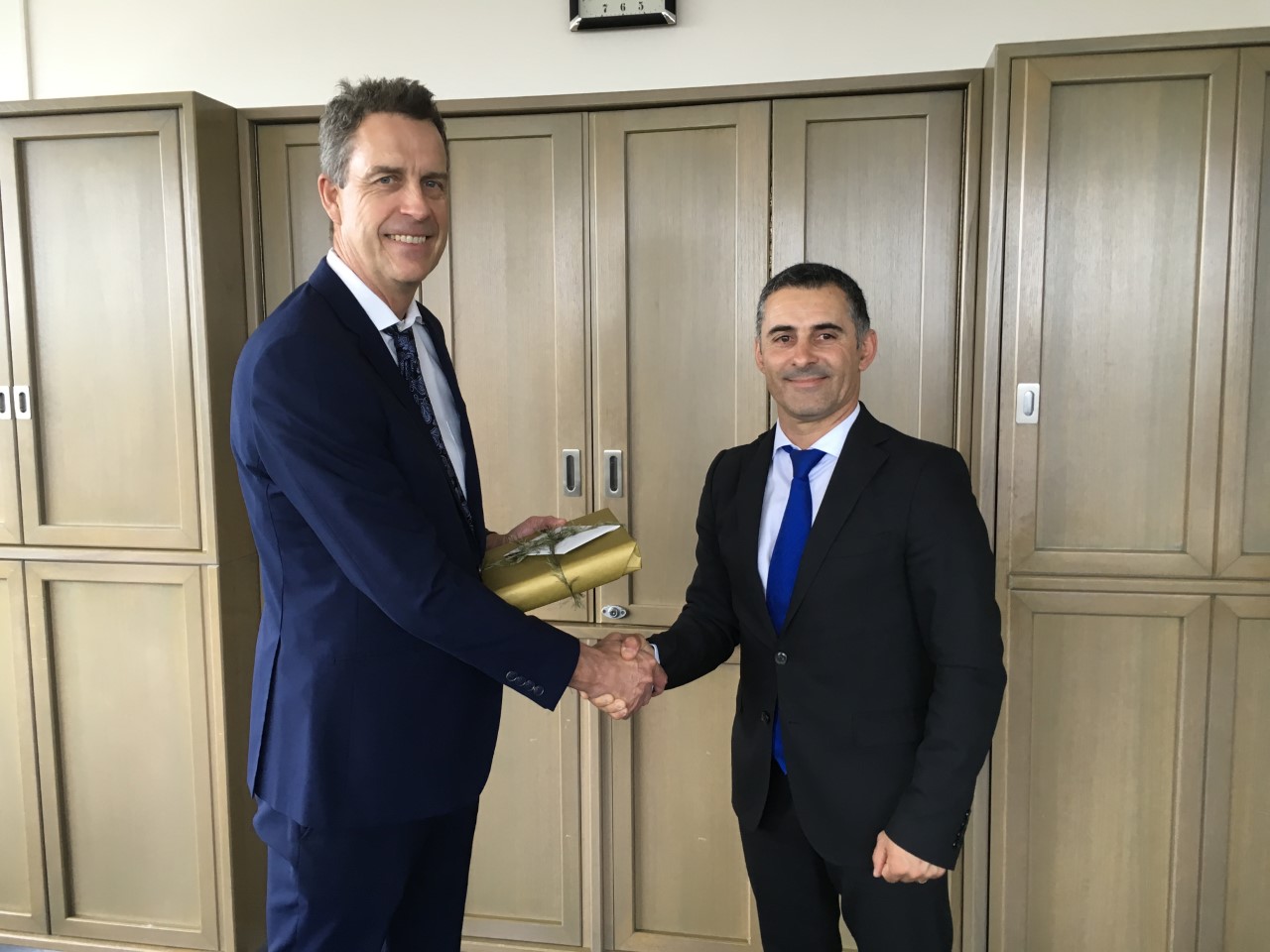 Presidente da Câmara Municipal de Machico propõe geminação na Austrália