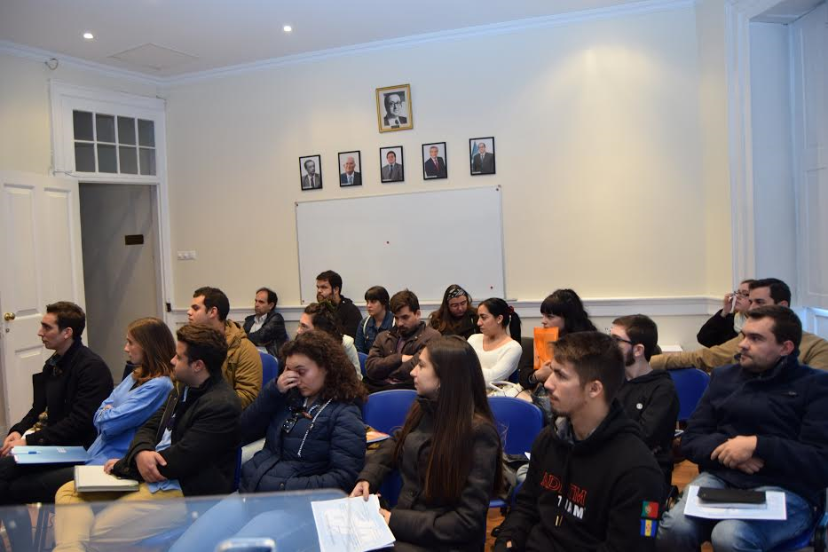 JP entregou certificados de participação no curso de Introdução ao Marketing