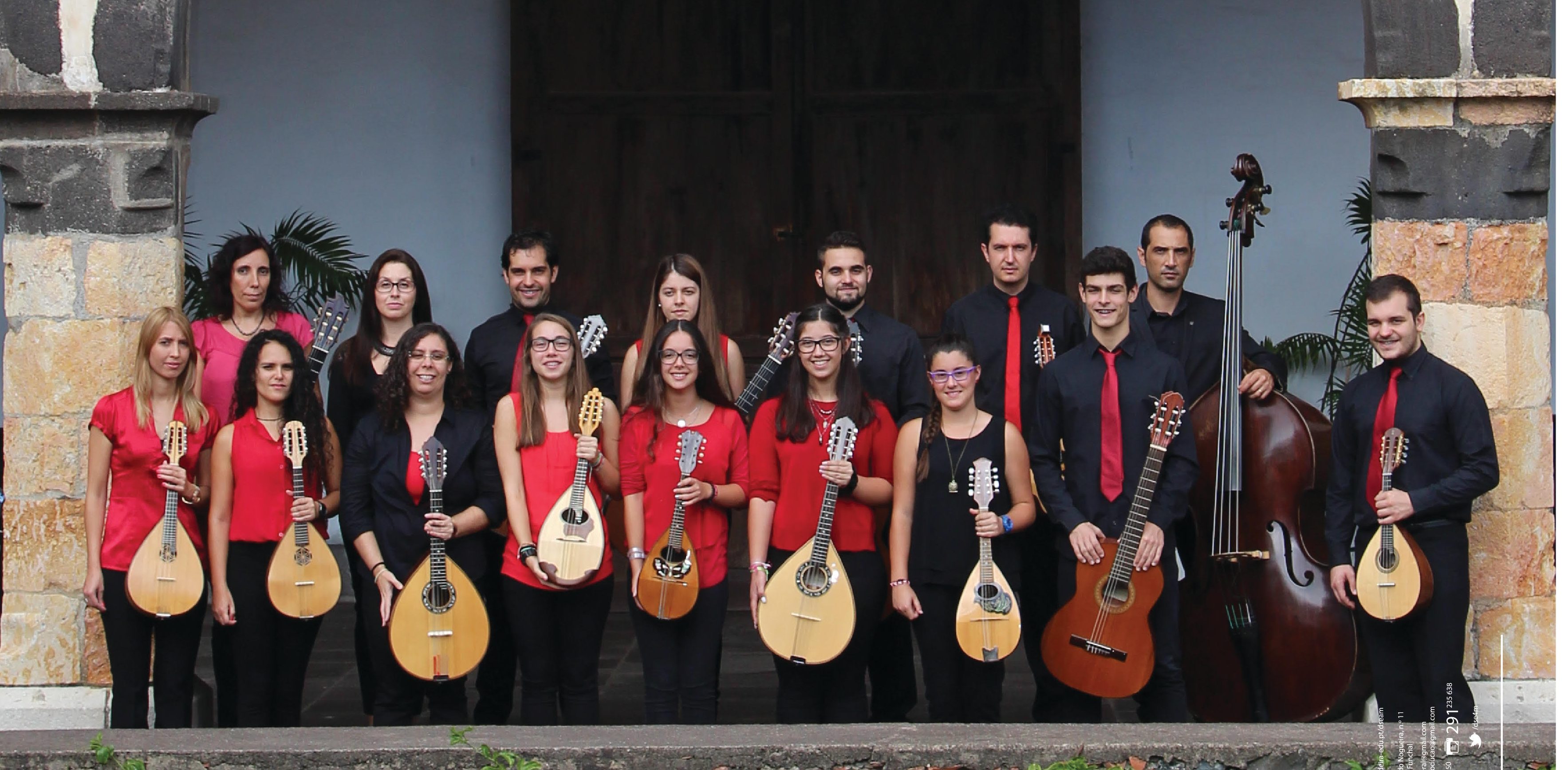 Orquestra de Bandolins da DSEAM toca com outros instrumentos no Centro Cívico do Estreito