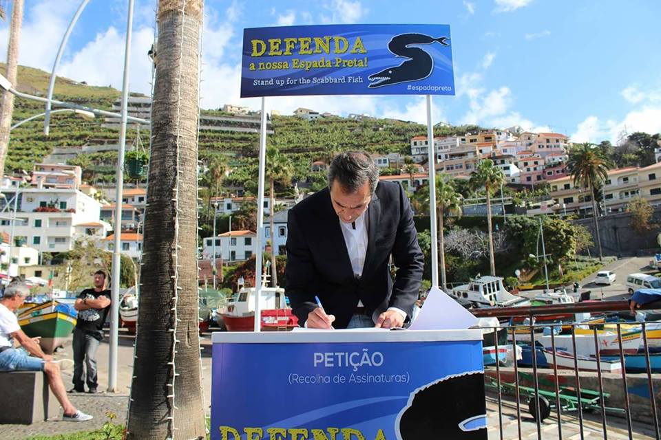 Carlos Pereira assina petição a favor do peixe-espada preto