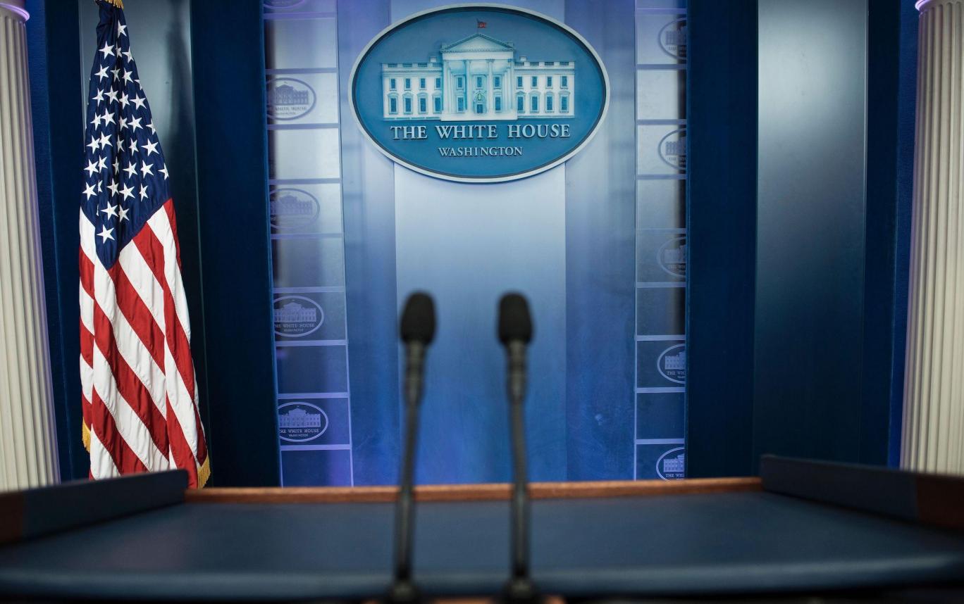 Casa Branca bloqueia CNN, BBC, New York Times, LA Times de participar em conferência de imprensa
