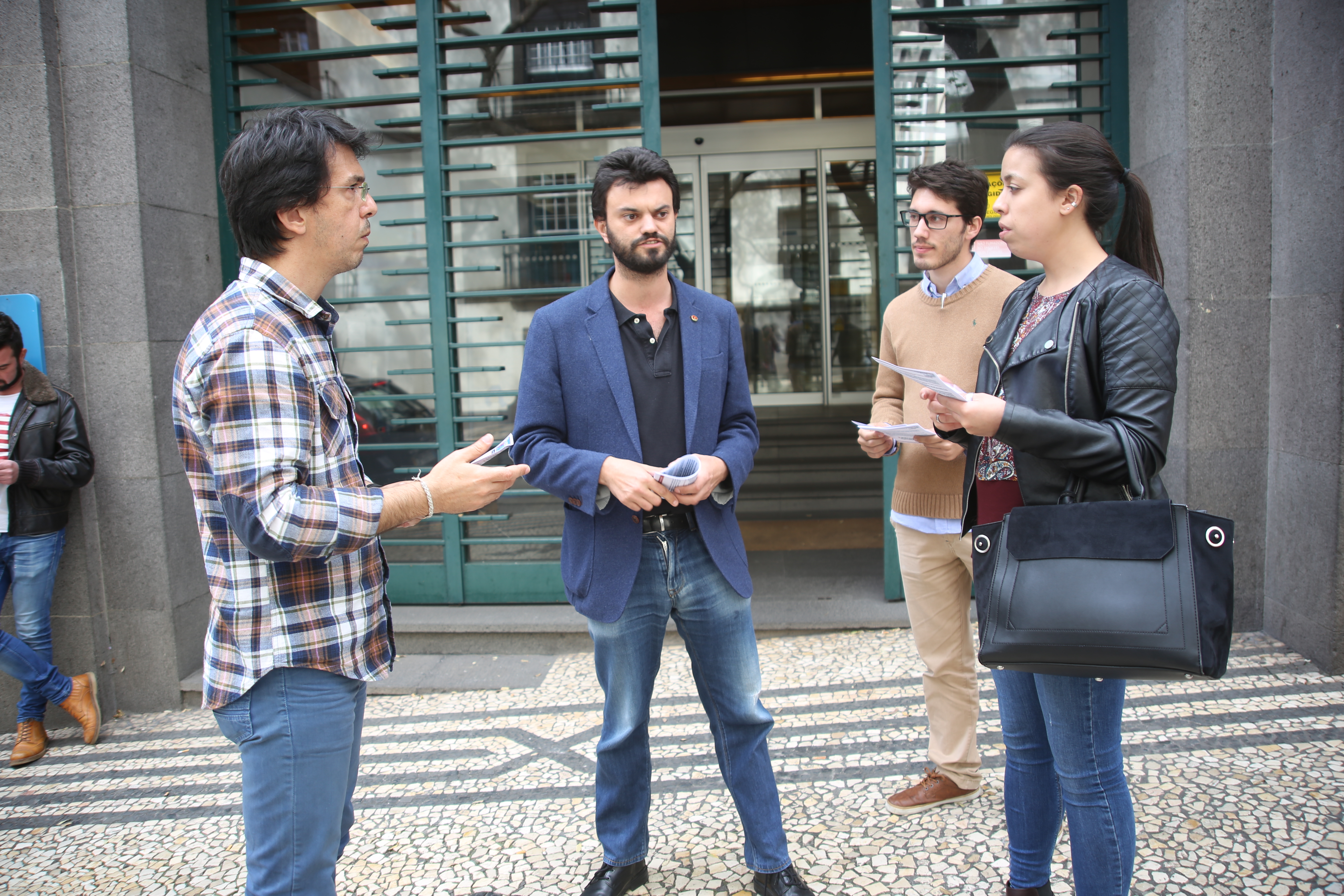 PCP denuncia trabalho precário e pressões sobre trabalhadores da PT/Meo