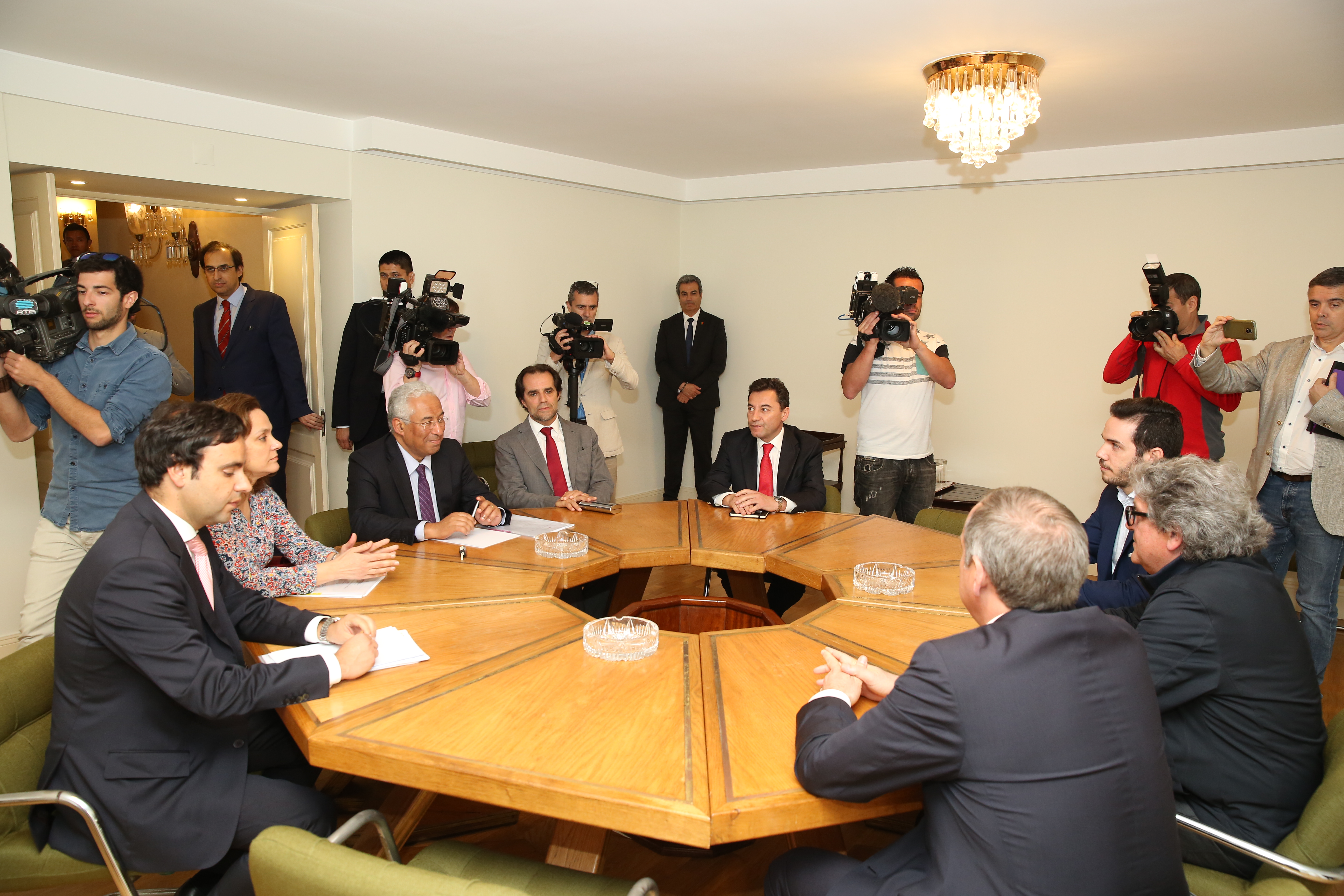 António Costa reuniu com Miguel Albuquerque e mantêm ainda hoje outros importantes encontros