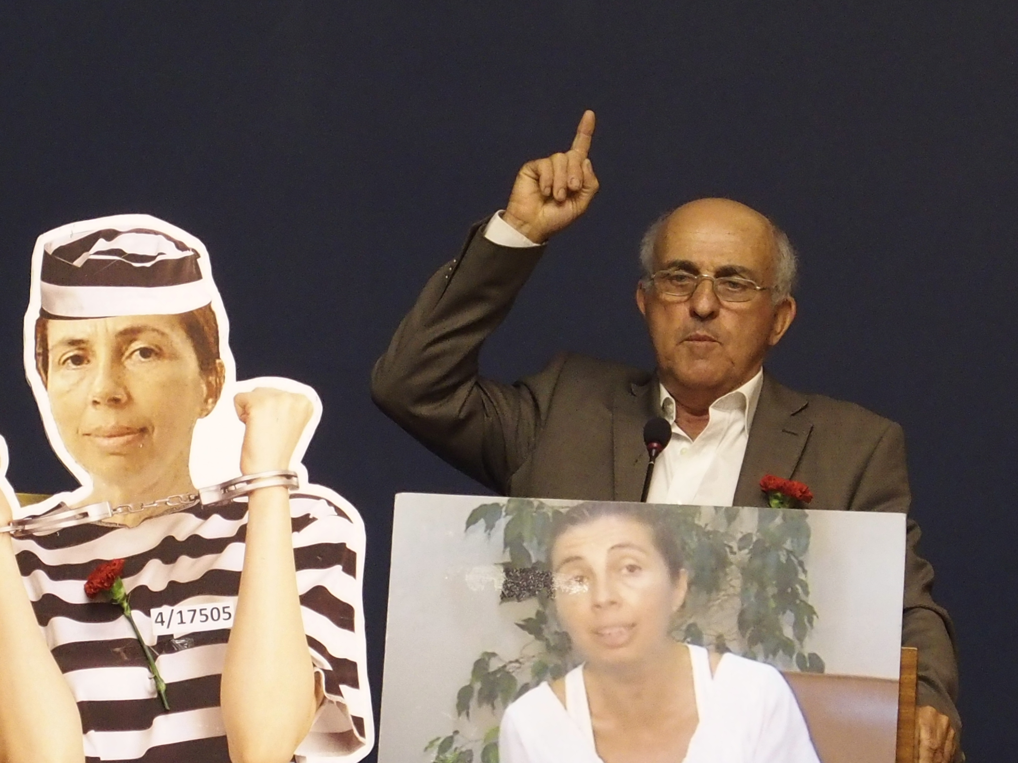 José Manuel Coelho excede tempo, chama “covardes” aos deputados e fala sozinho e às escuras