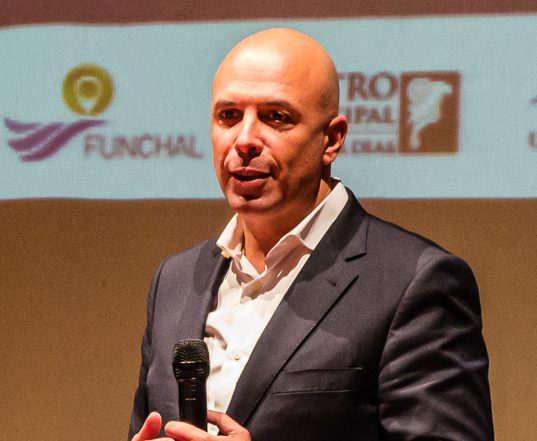 Paulo Cafôfo apresenta hoje “Confiança” para vencer Autárquicas a 1 de outubro