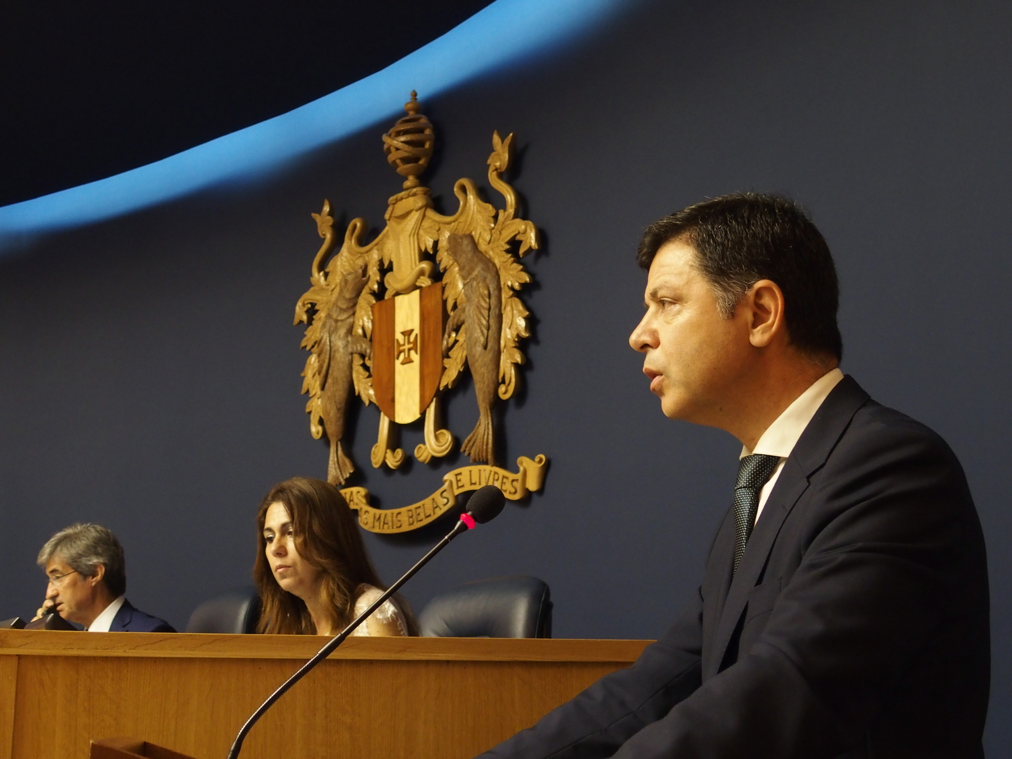 Rui Gonçalves apresenta Conta da Região de 2015; enfrenta críticas da oposição
