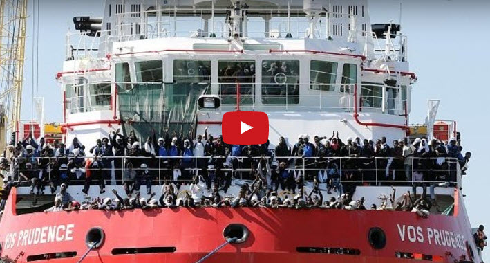 Refugiados bloqueados por reunião do G7 pisam solo firme [vídeo]