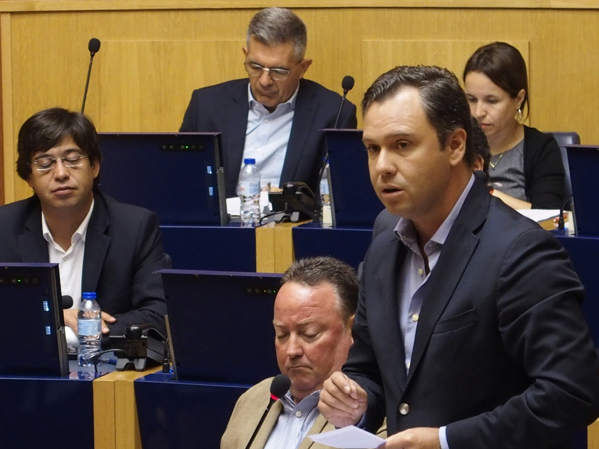 António Costa e CMF zurzidos na Assembleia por diversos partidos, por acções alegadamente populistas
