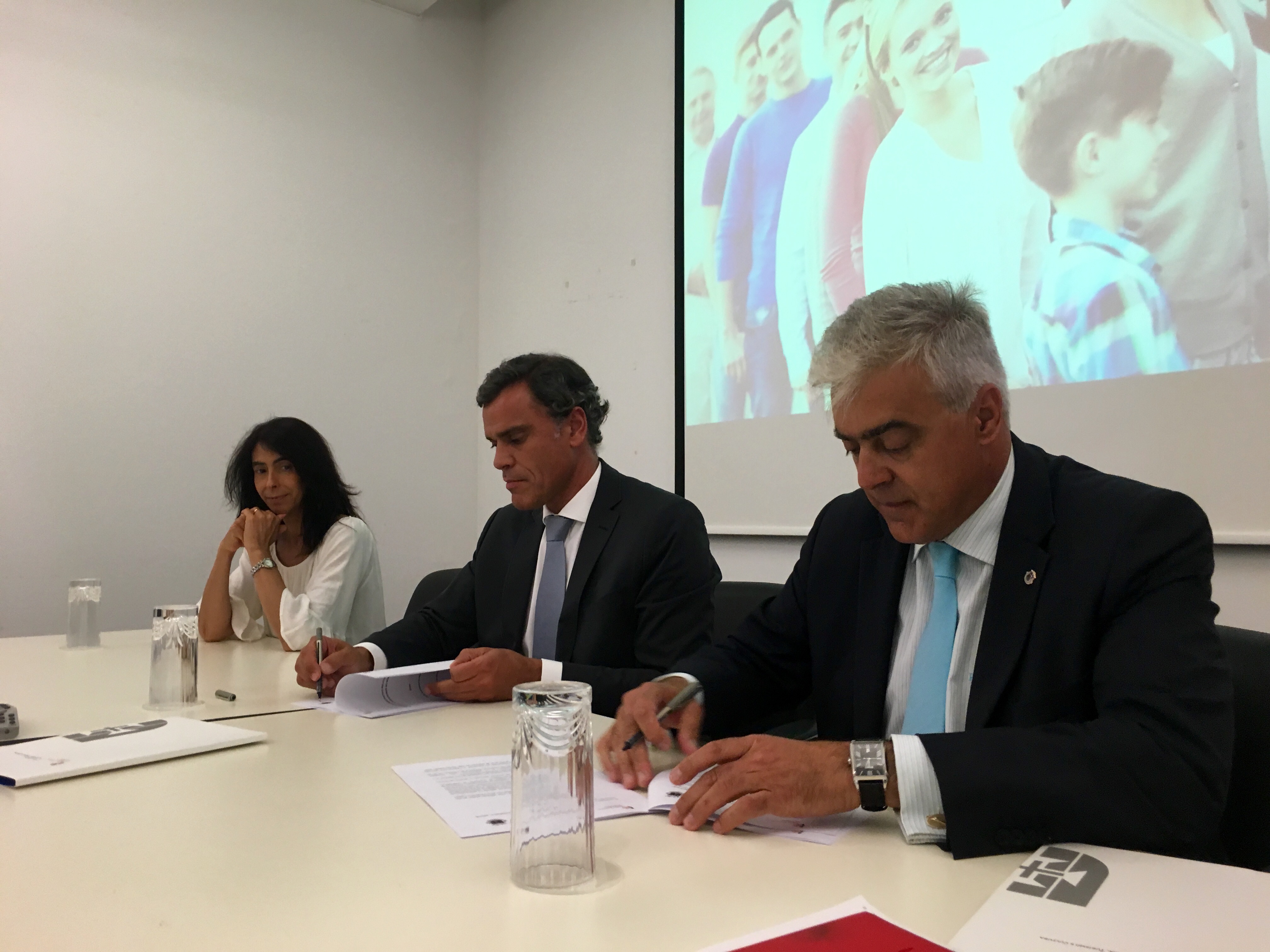 Governo e Câmara do Porto Moniz assinaram contrato interadministrativo de transporte de passageiros