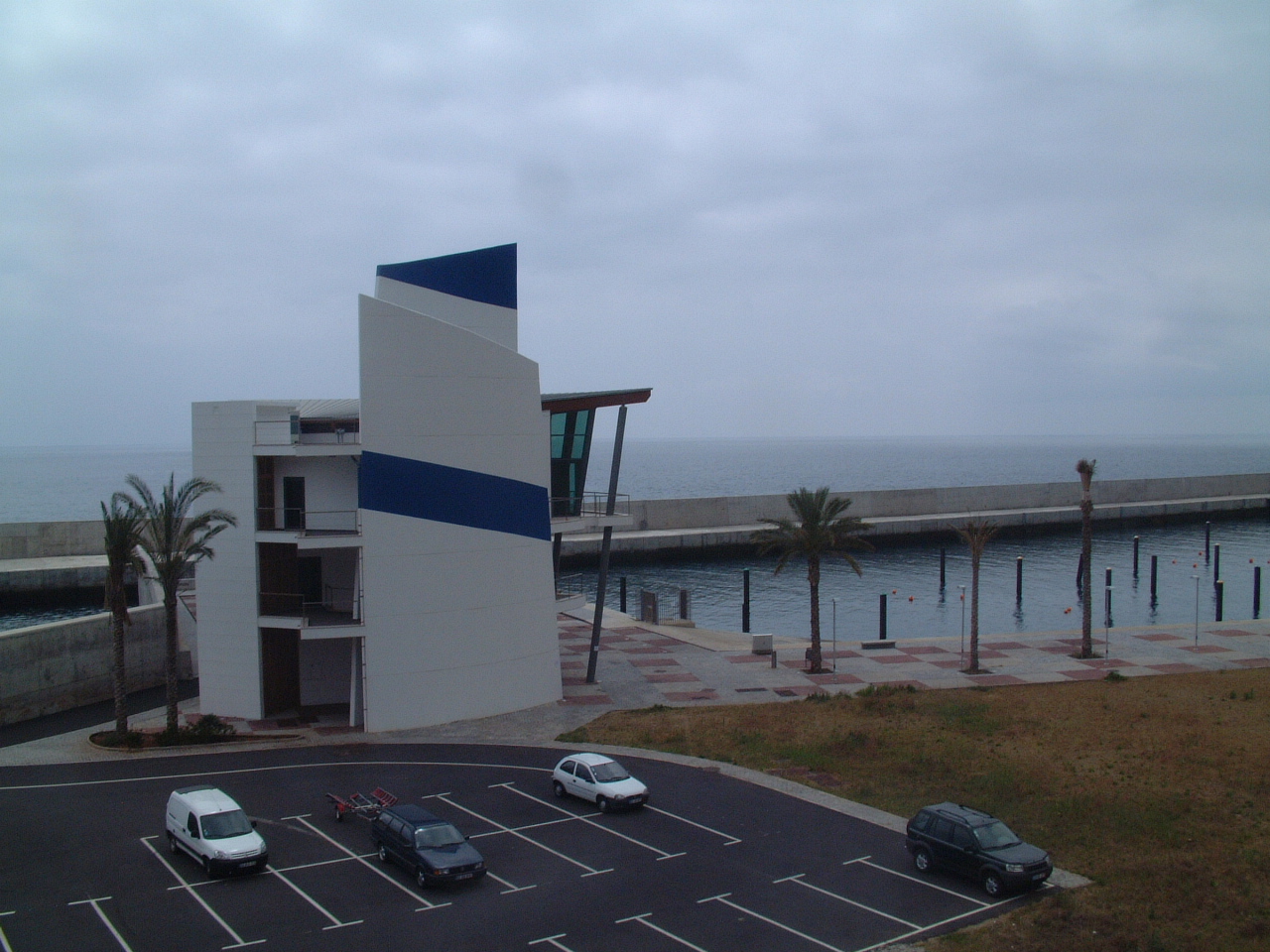 Ponta Oeste esclarece que “não existem quaisquer obras em curso na Marina do Lugar de Baixo”
