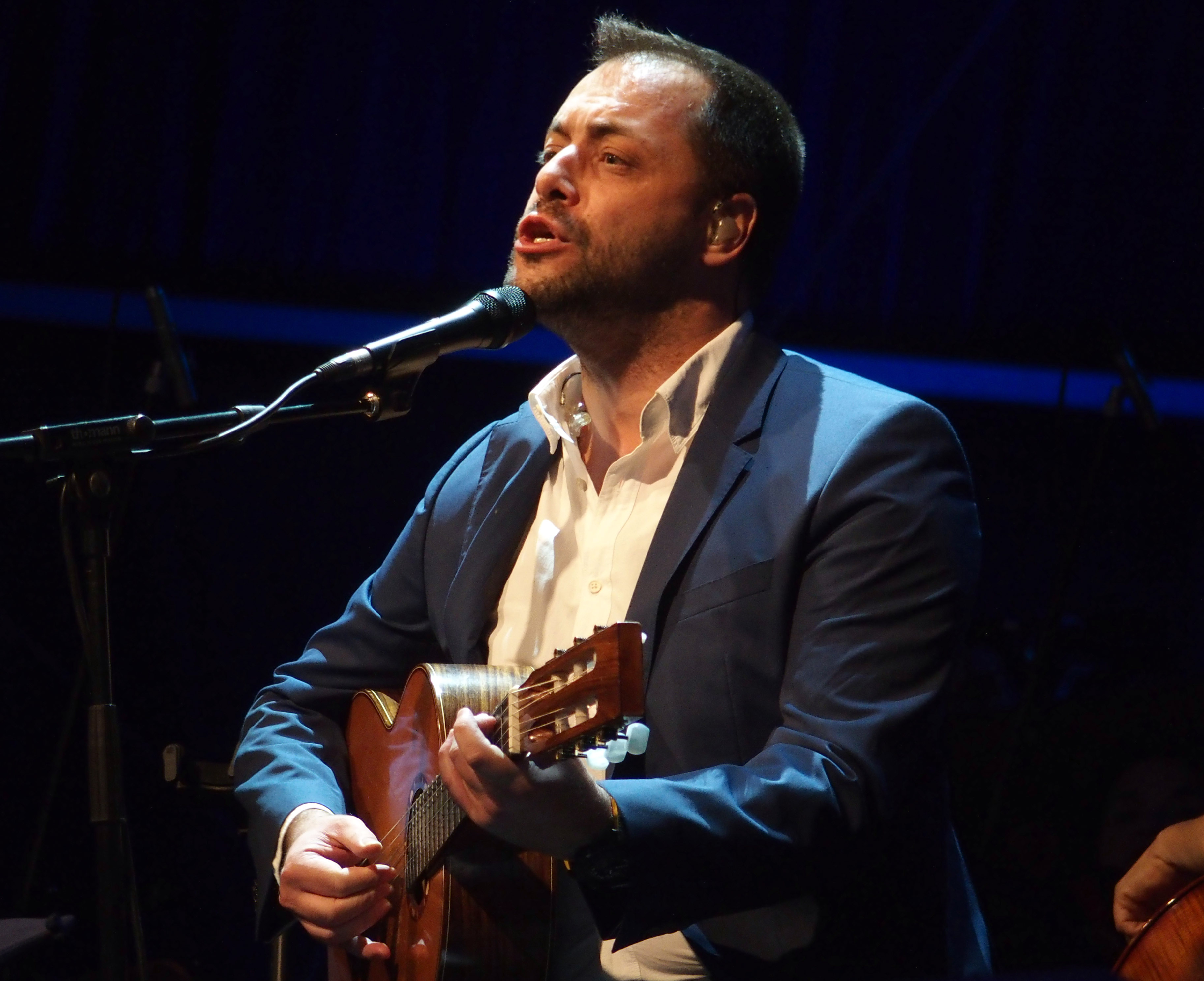 António Zambujo e OCM protagonizaram concerto que assinalou o Dia da Região; público aderiu ao evento