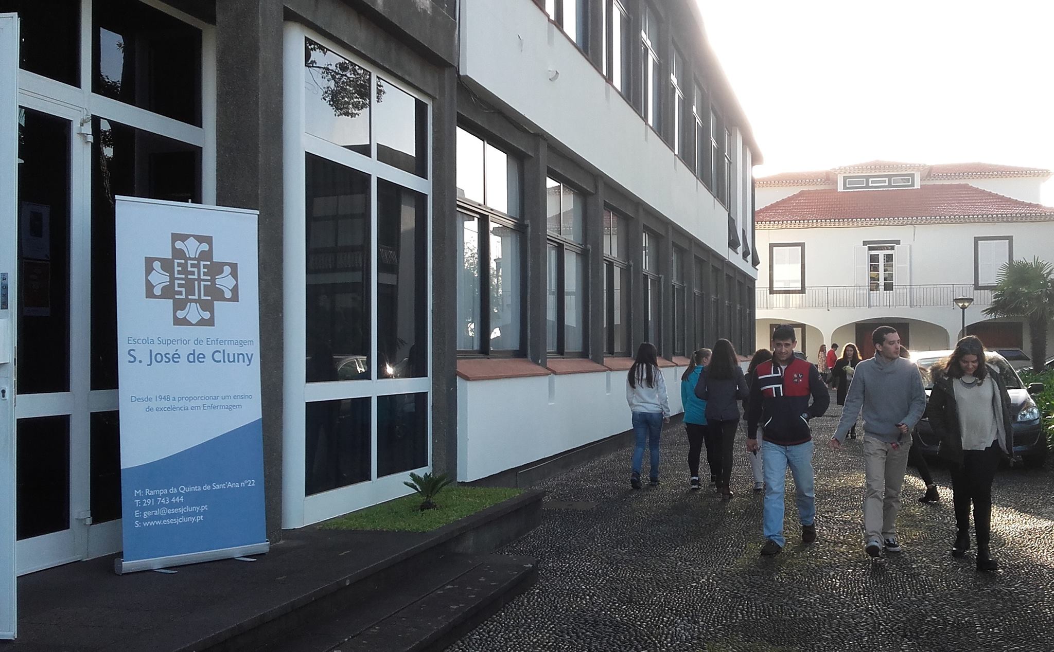 35 novos enfermeiros recebem amanhã o diploma