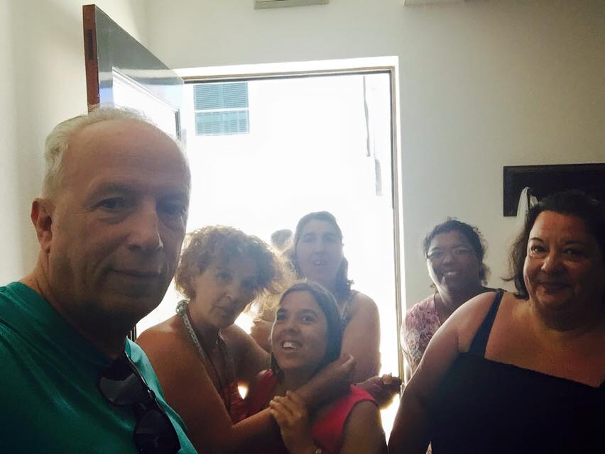 Santana Lopes a banhos no Porto Santo pede mais ligações à ilha dourada