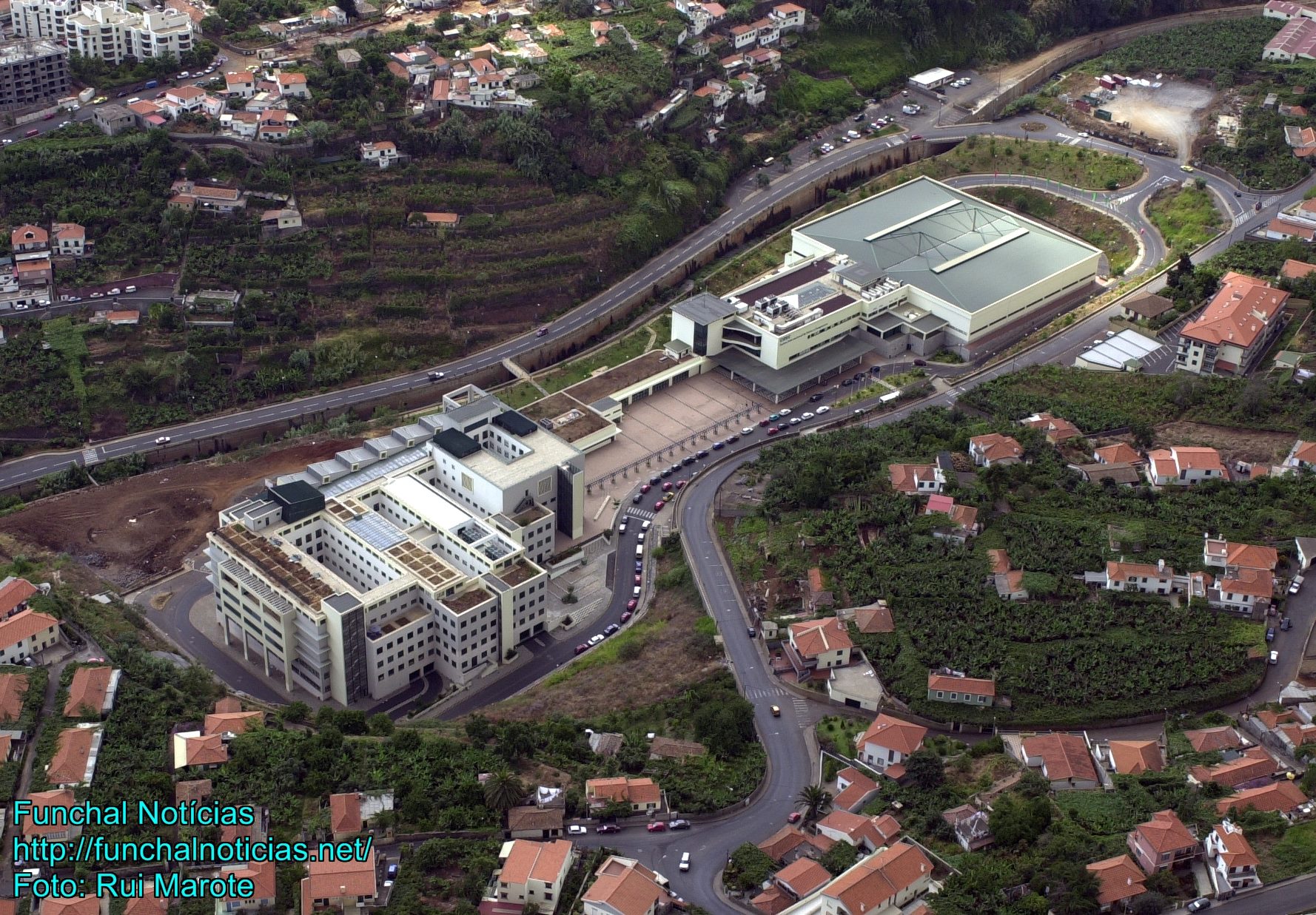 Governo paga renda mensal de 8.400€ para mudar arquivo da Avenida Zarco para o Tecnopolo