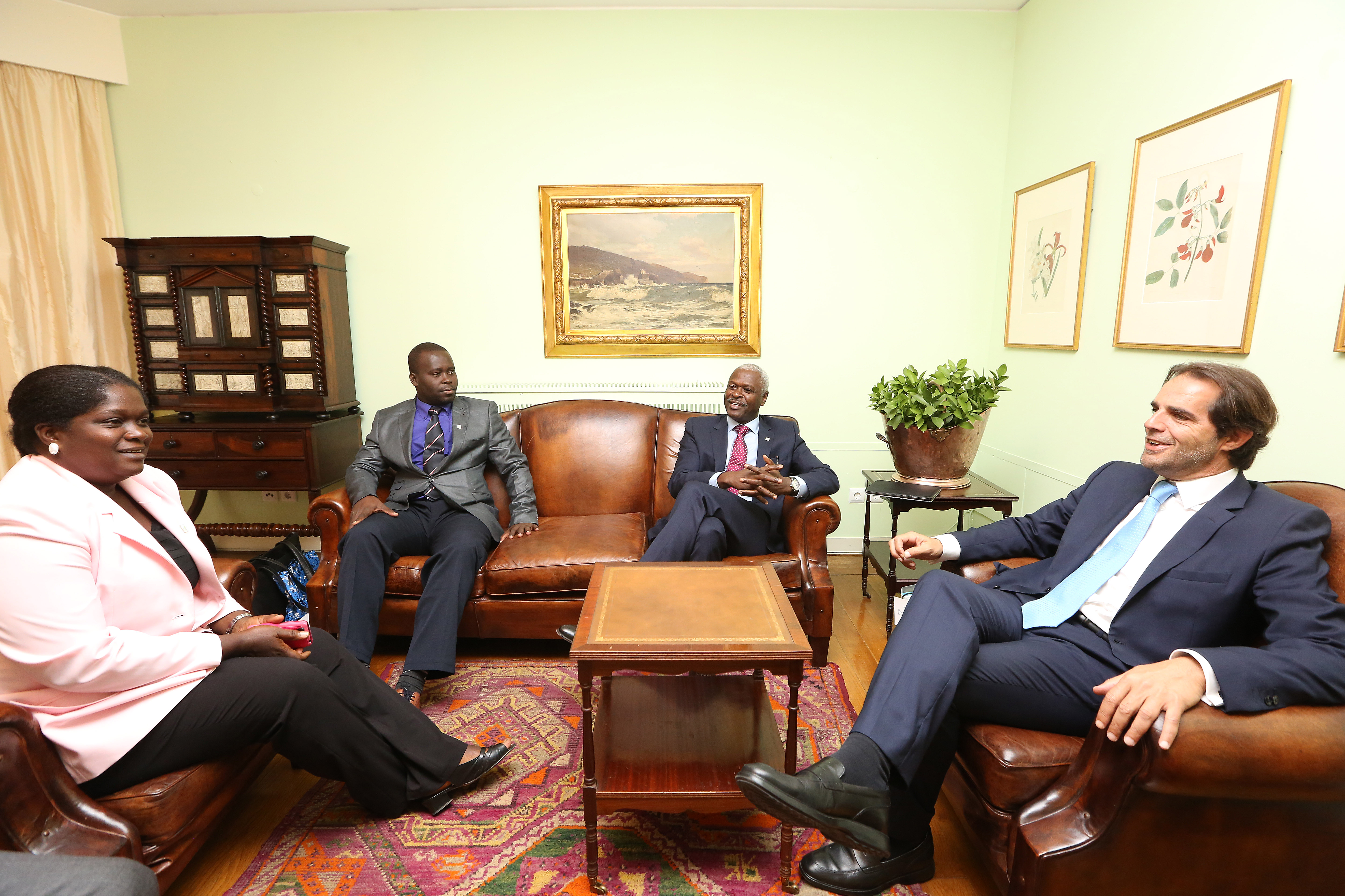 Albuquerque promove cooperação com São Tomé e Príncipe