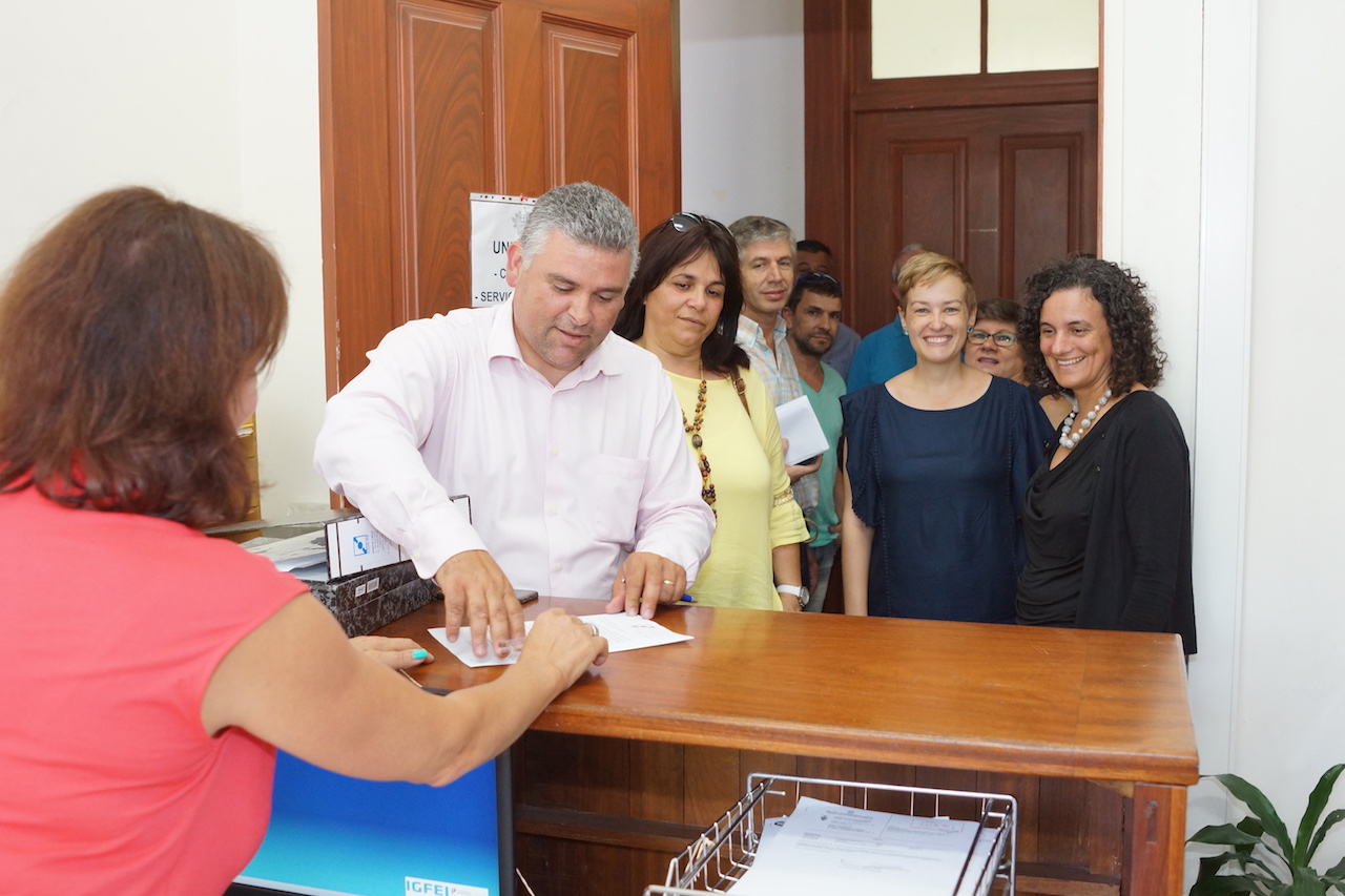 CDS-PP entregou listas à Câmara de Santa Cruz