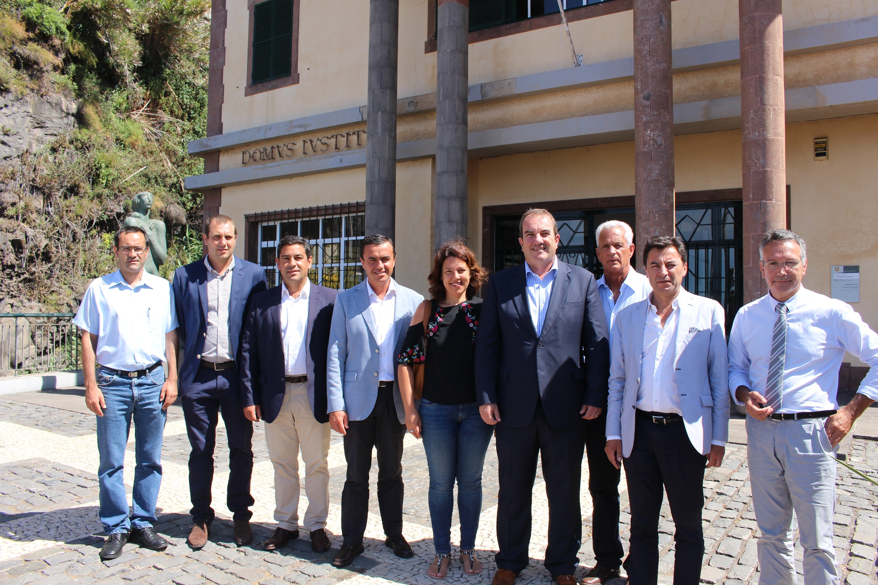 Carlos Teles vai devolver 5% do IRS à população da Calheta
