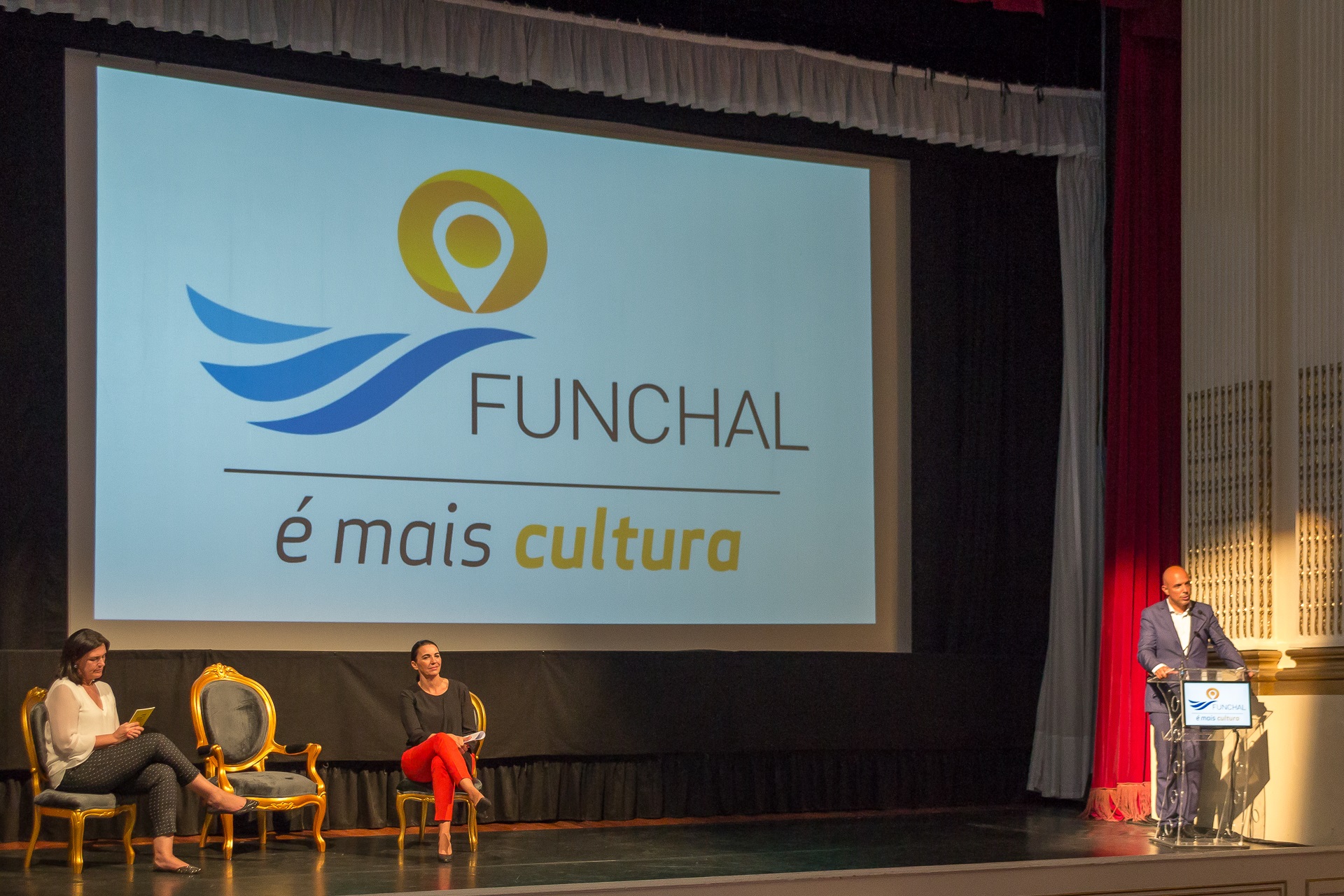 CMF investe em novo equipamento técnico para o Teatro Baltazar Dias