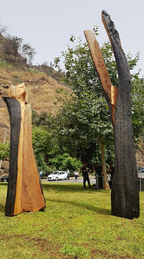 Já conhece a escultura de homenagem às vítimas dos incêndios? Chama-se Aflição, está na Fundoa e foi feita com cedros ardidos