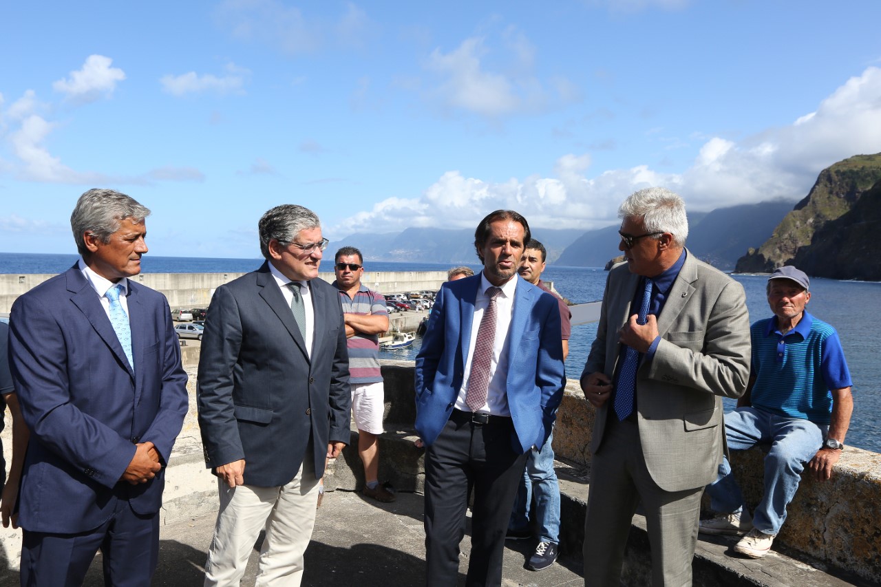 Albuquerque inaugura obras de remodelação do Posto de Receção do Pescado no Porto Moniz