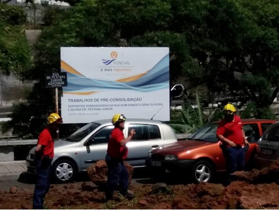 ‘Funchal Forte’ diz que este cartaz é propaganda de Paulo Cafôfo