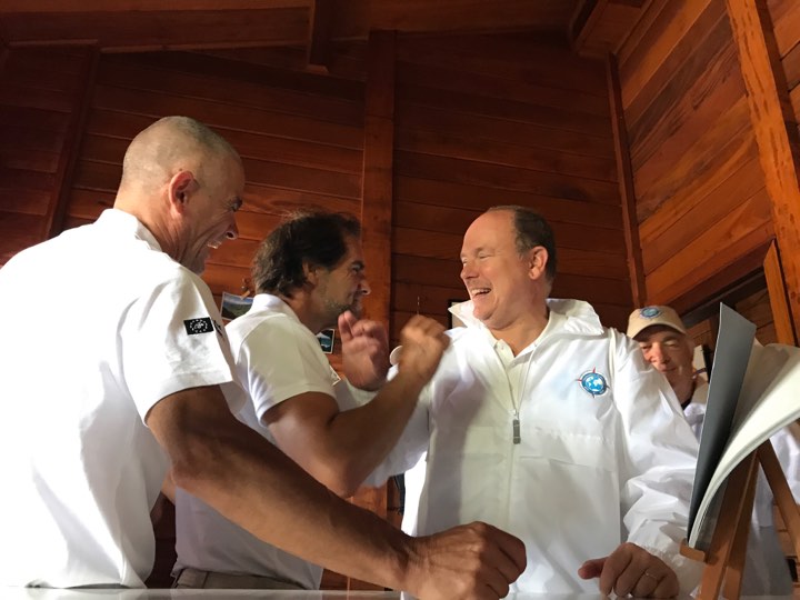 Um Príncipe entre políticos mas sem povo à sua espera