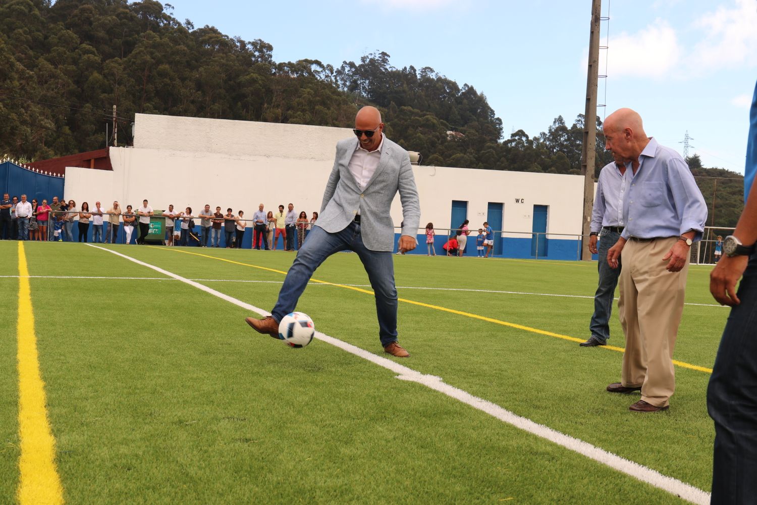 Cafôfo inaugurou hoje novo campo sintético do Clube Desportivo 1º de Maio