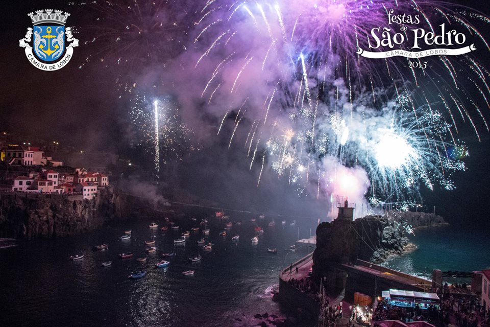Fogo-de-artifício em Câmara de Lobos para festejar o São Pedro