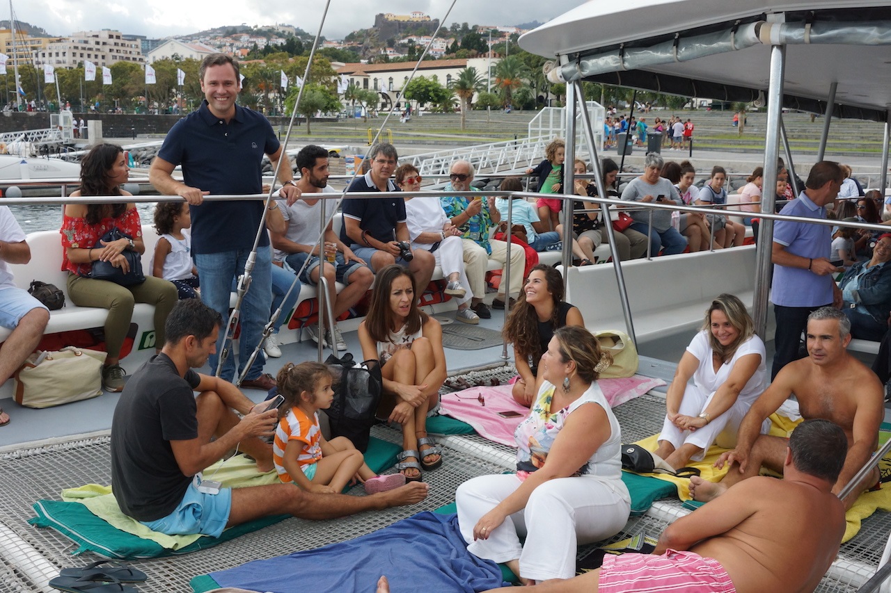 Rui Barreto levou candidatos e simpatizantes do CDS a dar uma volta de catamarã