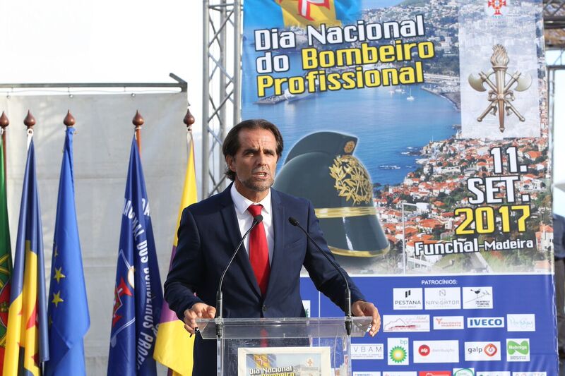 Incêndios: Miguel Albuquerque pede à República que contemple meios aéreos para a Madeira