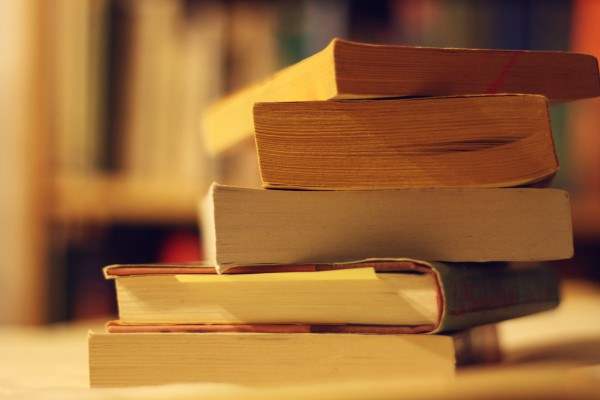 Pe. Agostinho Jardim Gonçalves doa 7500 livros à biblioteca municipal de Machico