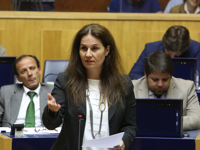 Fernanda Cardoso vai a inauguração do Hospital Veterinário