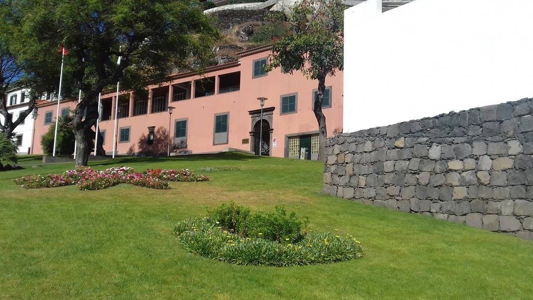A poucos dias das Autárquicas Calheta abre concurso para admitir 31 funcionários