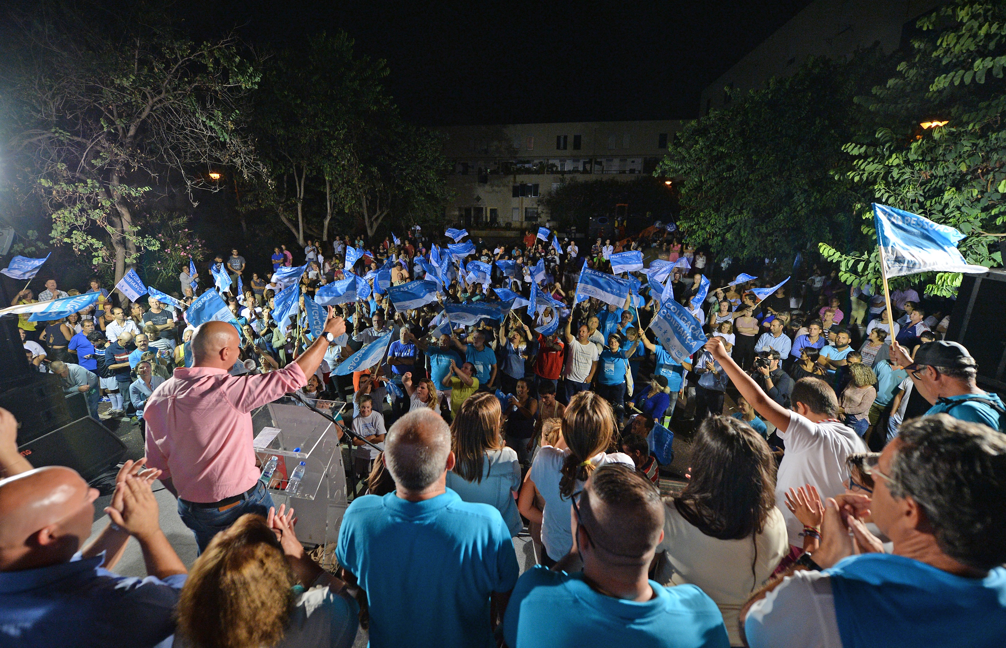 Depois do comício da Nazaré, “Confiança” no porta-a-porta no Monte e no Mercado de Agricultura Biológica