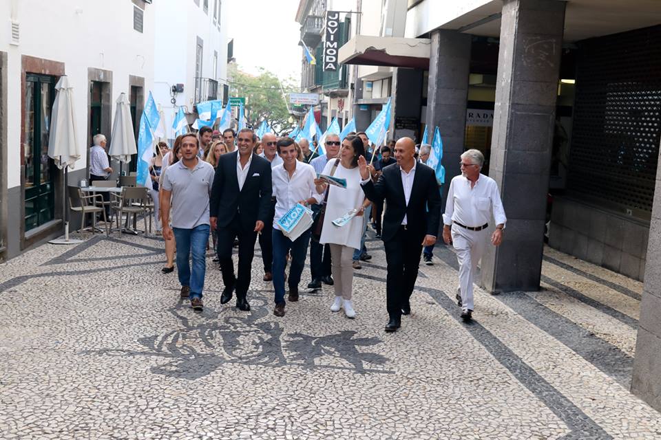 Arruada no Funchal mostra a secretária-geral adjunta do PS confiança na vitória a 1 outubro