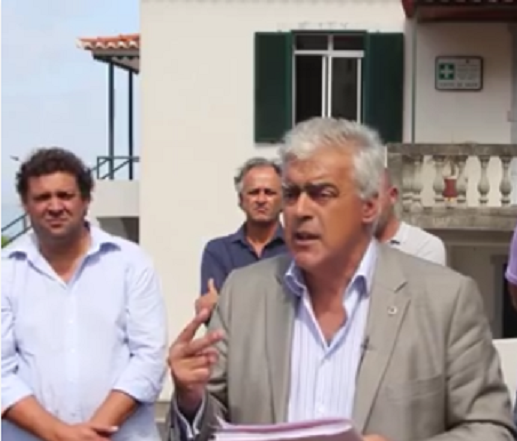Emanuel Câmara (PS) cumpre promessa e entrega cadeira de dentista ao Centro de Saúde do Porto Moniz