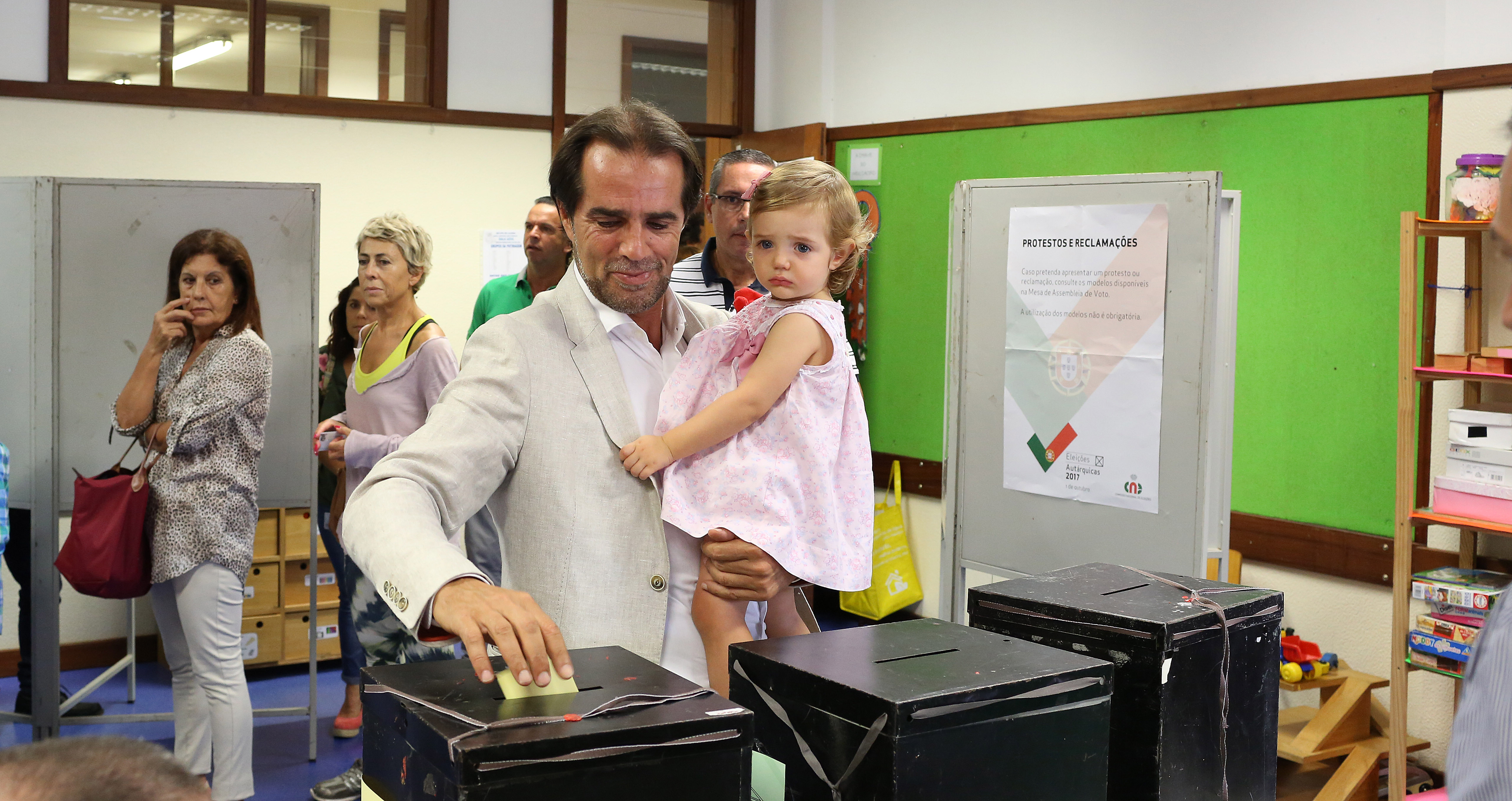Miguel Albuquerque já votou, na Escola da Ajuda
