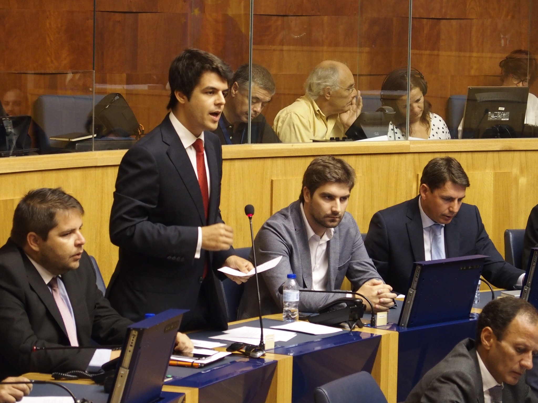 Debate aqueceu na Assembleia com acusações a António Costa e denúncia de penalizações à Madeira