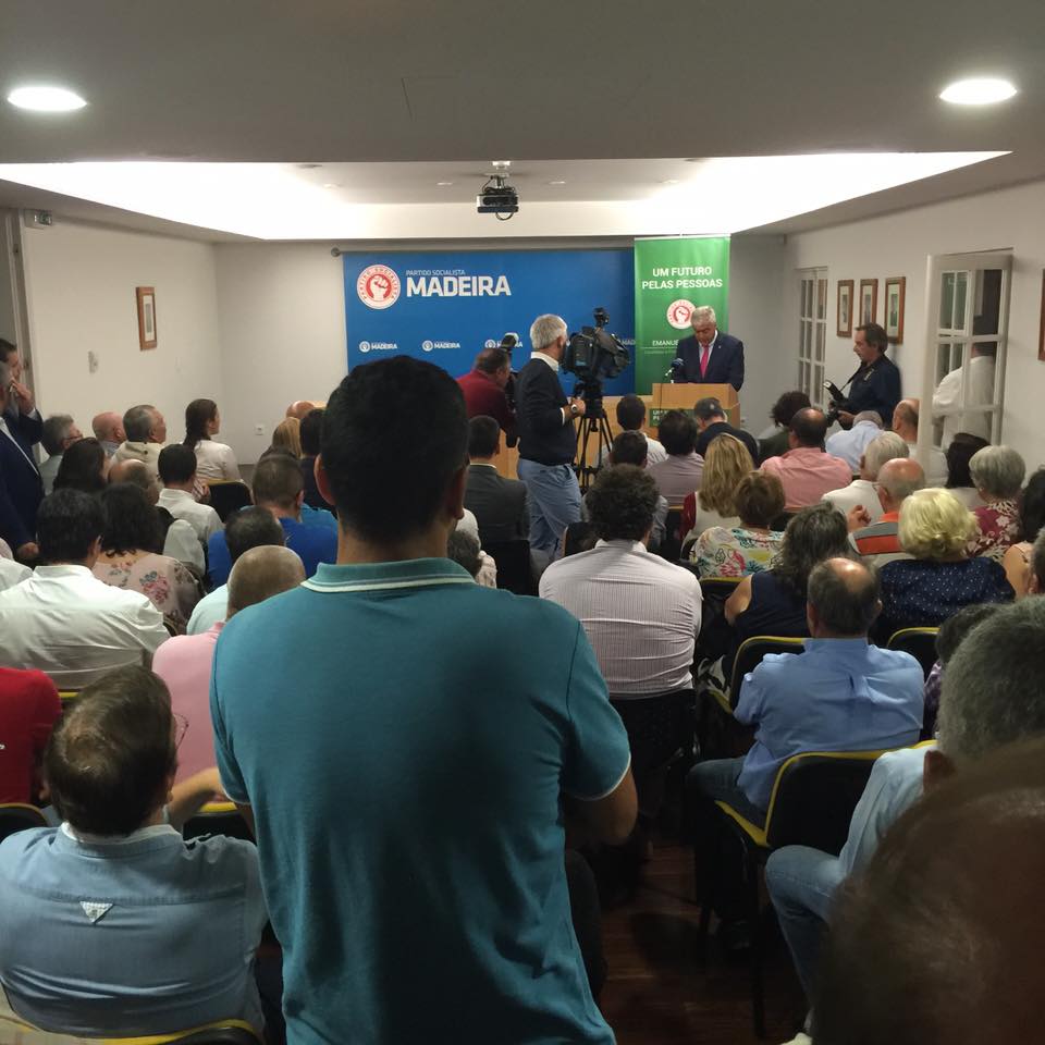 Muita gente na apresentação da candidatura de Emanuel Câmara à liderança do PS-M