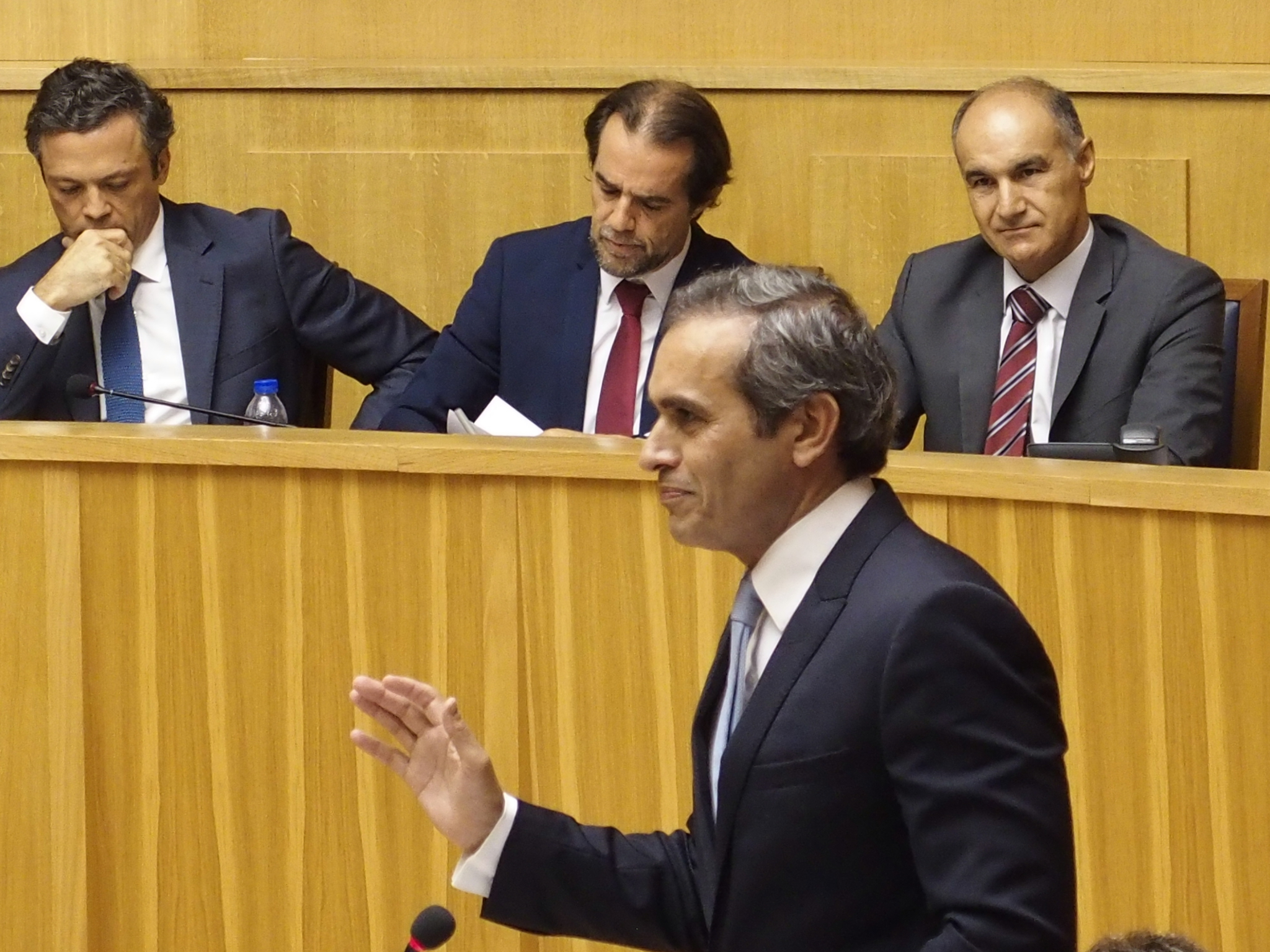 Carlos Pereira justifica moção de censura com promessas não cumpridas e múltiplas remodelações de Albuquerque