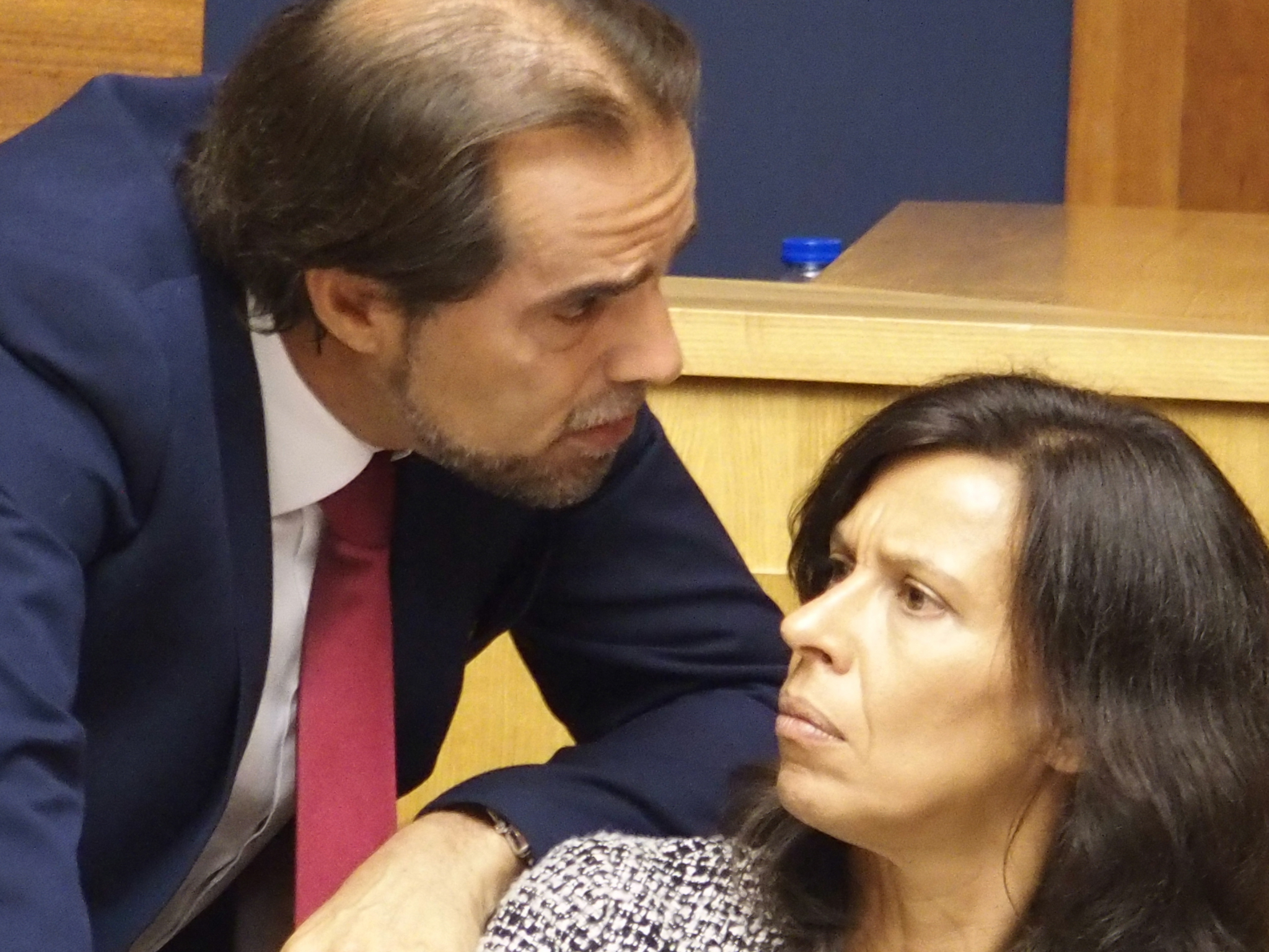 Acusações ao Governo Regional transmutam-se também em críticas a oportunismo partidário do PS-M e a críticas a António Costa
