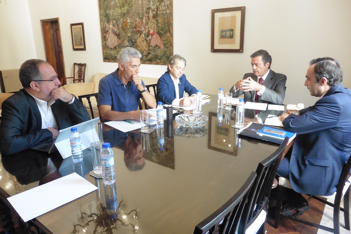 JPP defende junto de Pedro Calado o alívio fiscal para famílias e microempresas