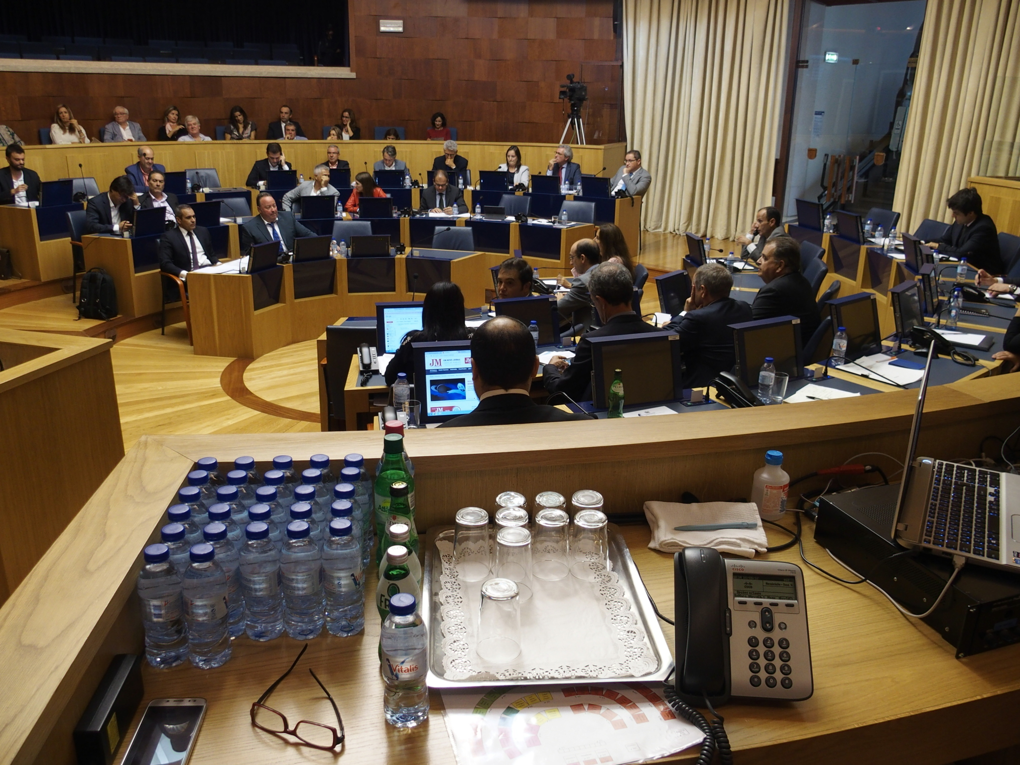Clima de “guerrilha institucional” entre Governos Regional e da República domina debate sobre o novo hospital