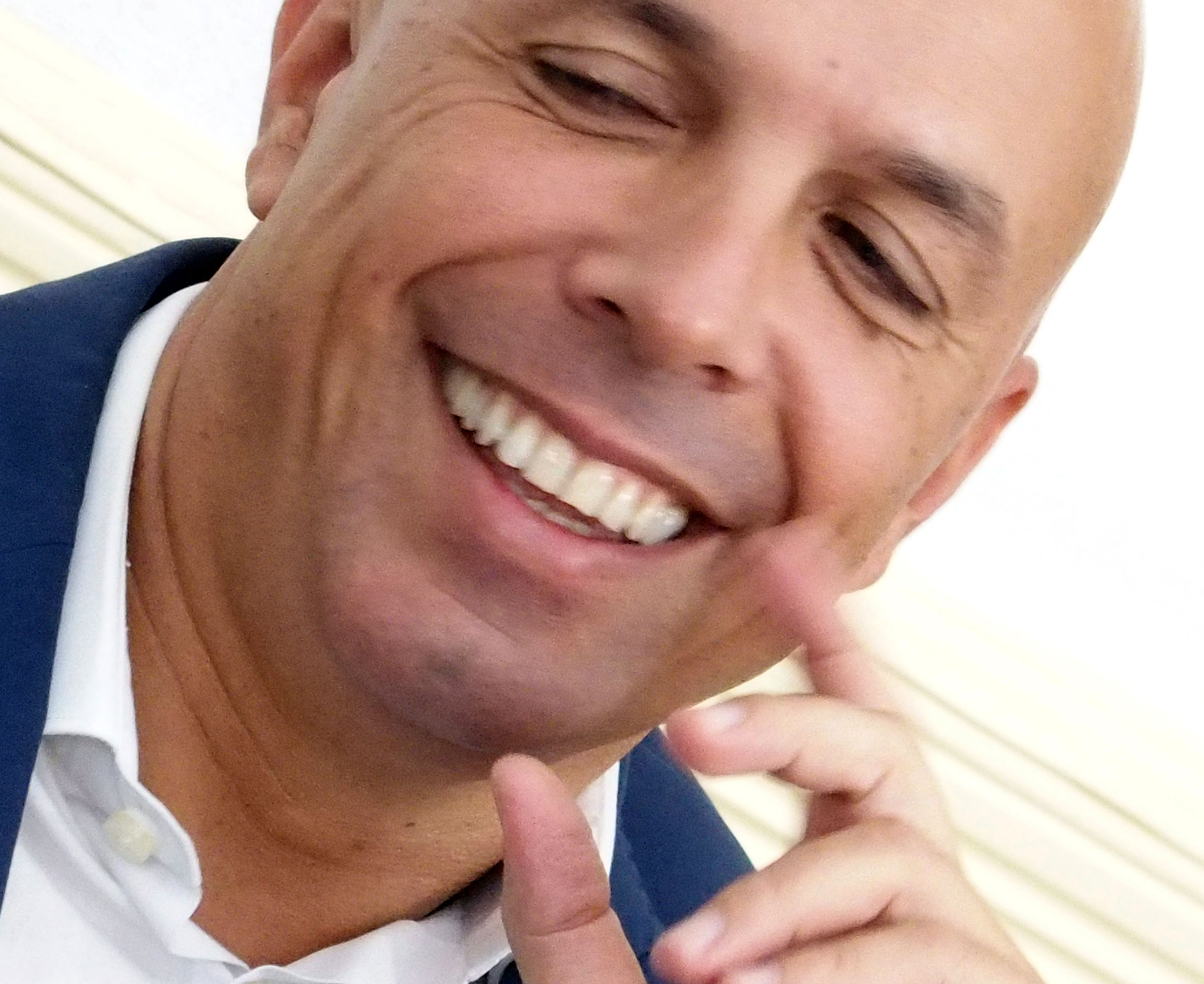 Cafôfo assume-se ideologicamente socialista, diz que PS precisa de outra liderança mais entusiasta, e não descarta candidatura à presidência do Governo Regional