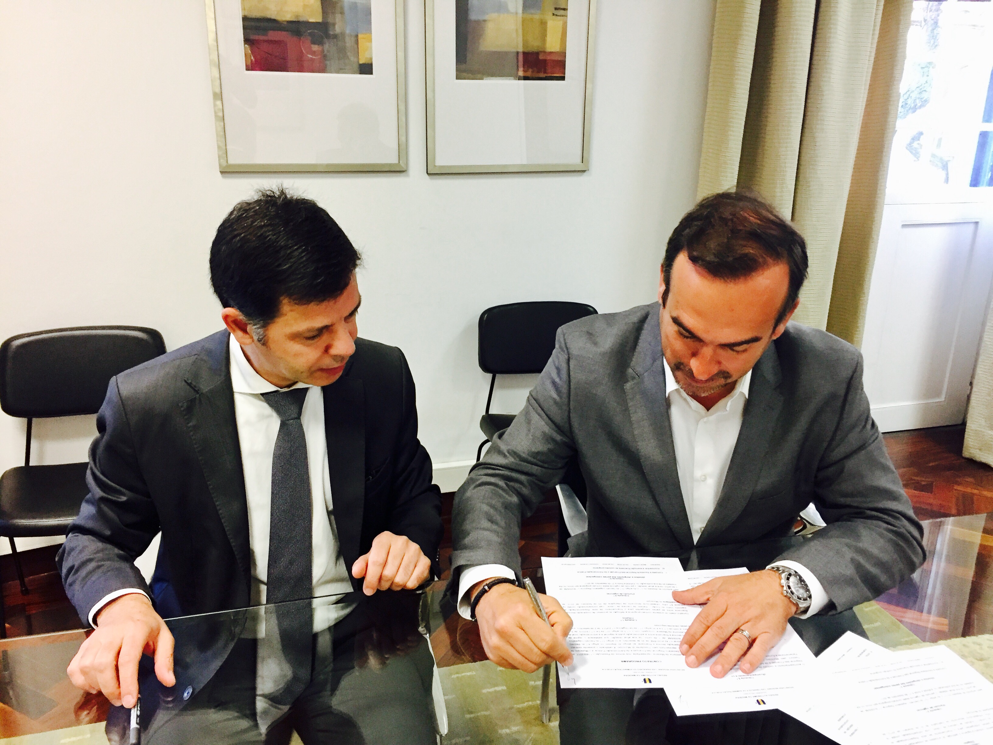Contrato assinado por Rui Gonçalves com Pedro Coelho só hoje foi publicado