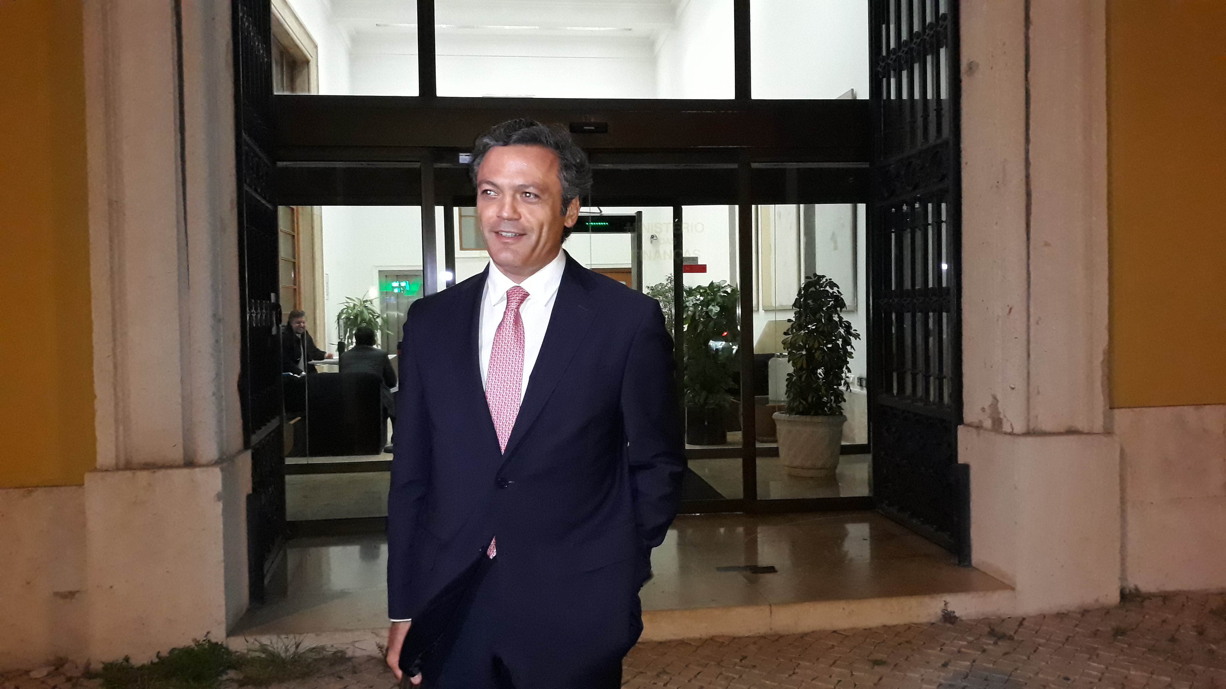 Calado “atira-se” ao Secretário de Estado das Finanças: será que a República ganha com o empréstimo à Madeira?