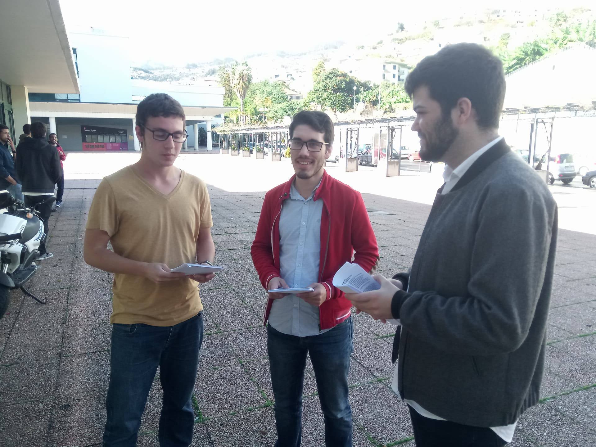 Juventude CDU foi à UMa elucidar os estudantes sobre o passe sub-23