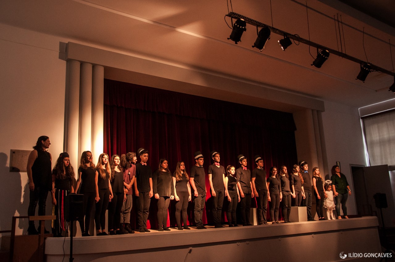 Grupo de Teatro “O Moniz-Carlos Varela” presta homenagem a Fernando Pessoa no palco da vida