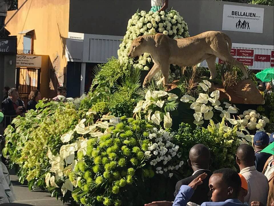 Albuquerque e empresários na África do Sul assistem a Festa da Flor com design inspirado na Madeira