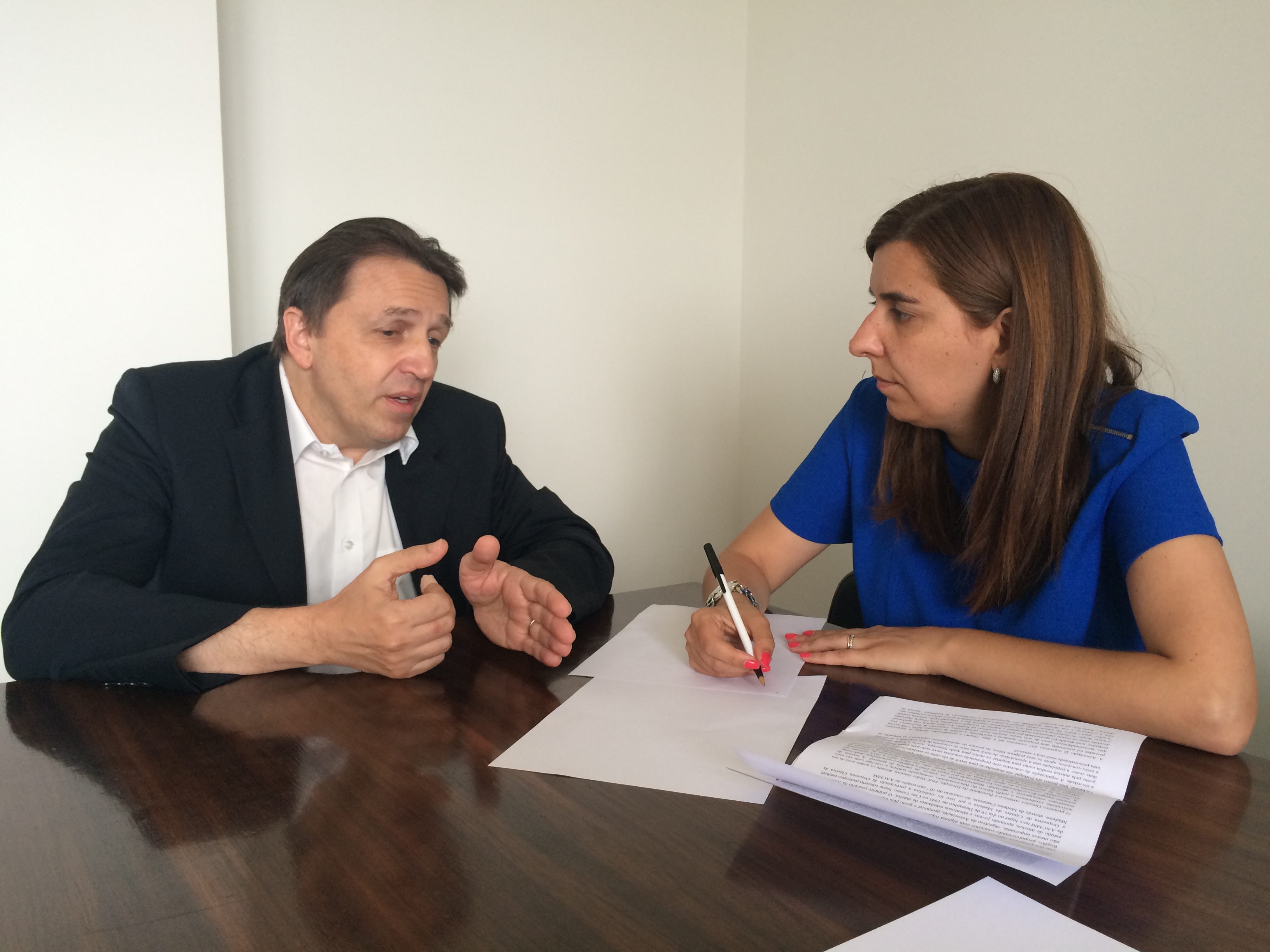 Deputados do PSD reúne com músico Robert Andres (AACMM)